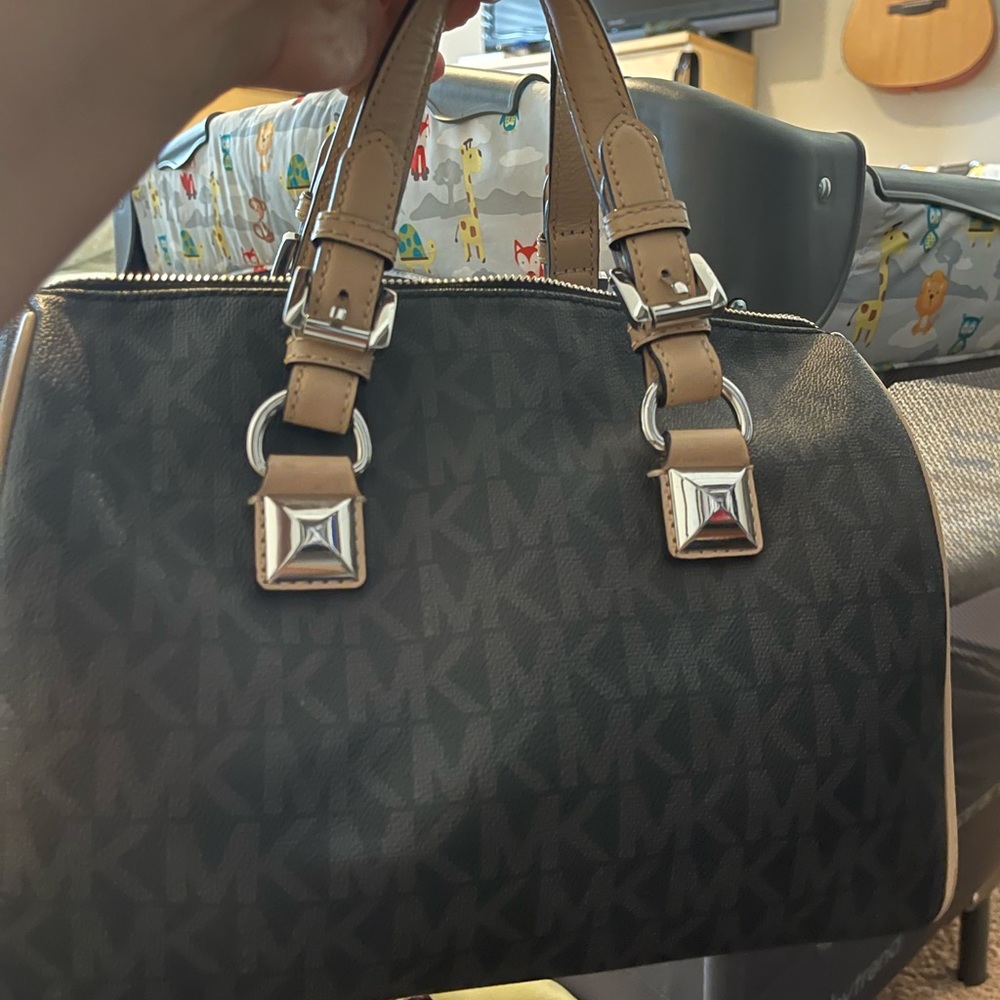 Michael kors satchel bag like new